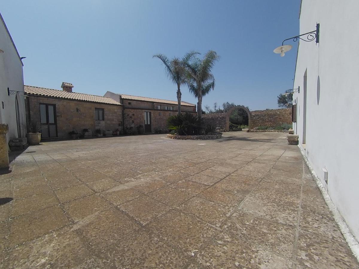 Azienda Agrituristica Masseria La Verna Patu Luaran gambar