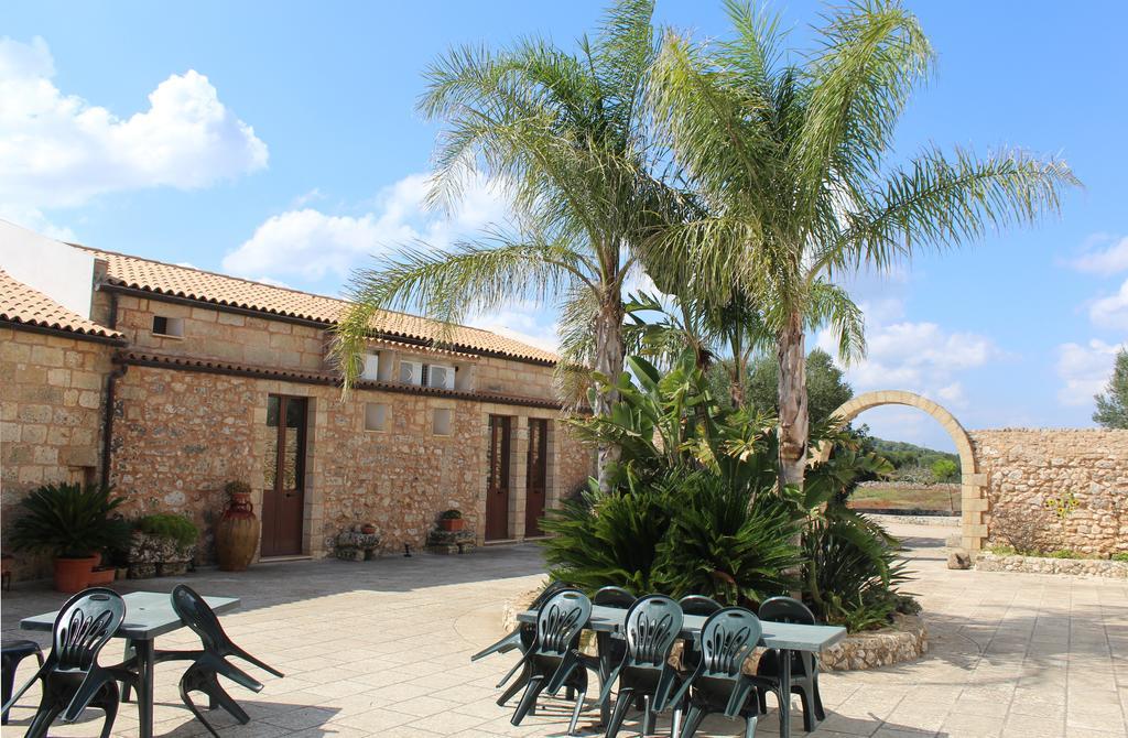 Azienda Agrituristica Masseria La Verna Patu Luaran gambar