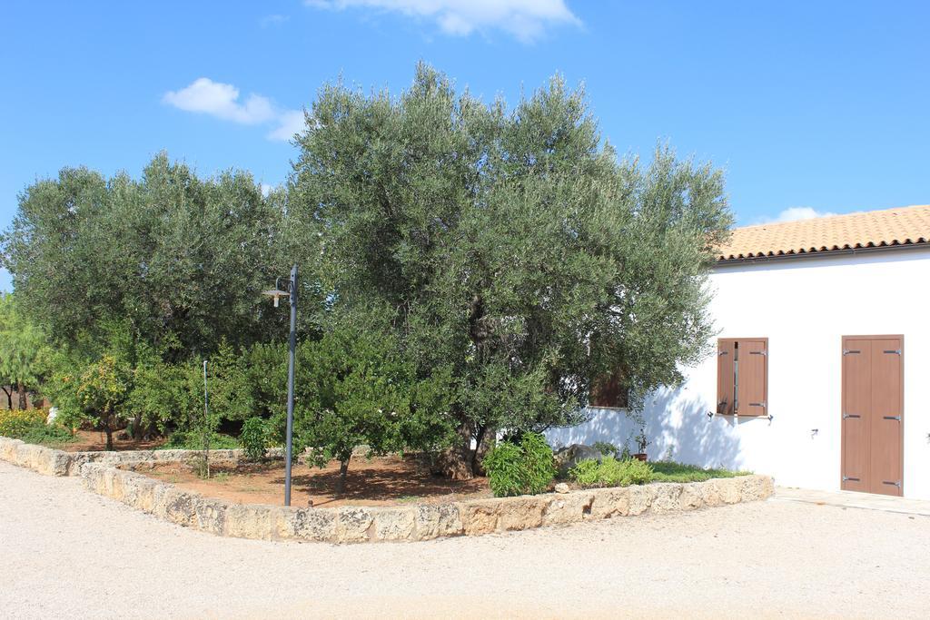 Azienda Agrituristica Masseria La Verna Patu Luaran gambar