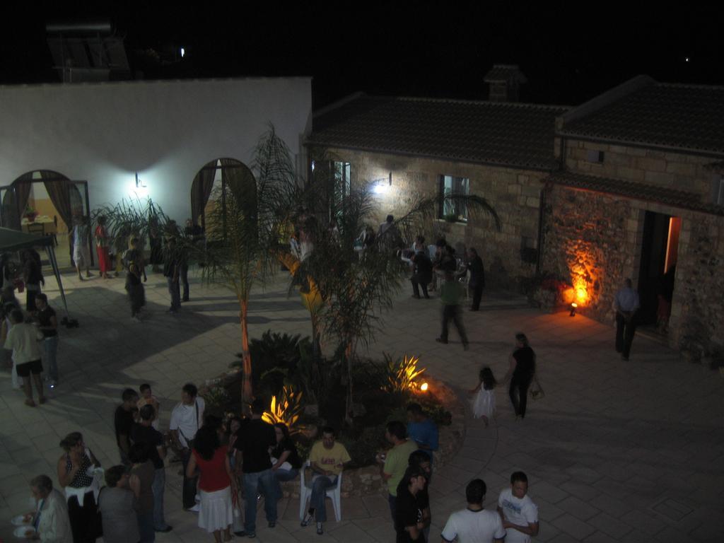 Azienda Agrituristica Masseria La Verna Patu Luaran gambar