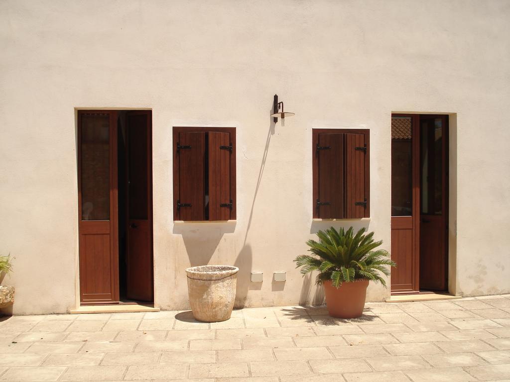 Azienda Agrituristica Masseria La Verna Patu Luaran gambar